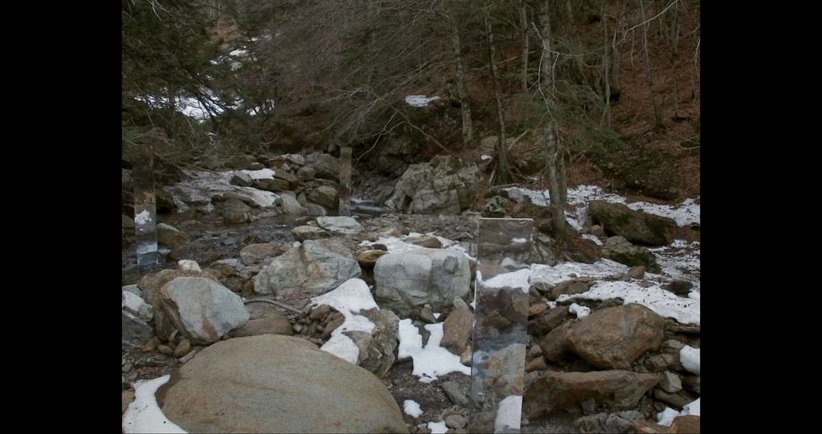 Au-delà du ciel gris