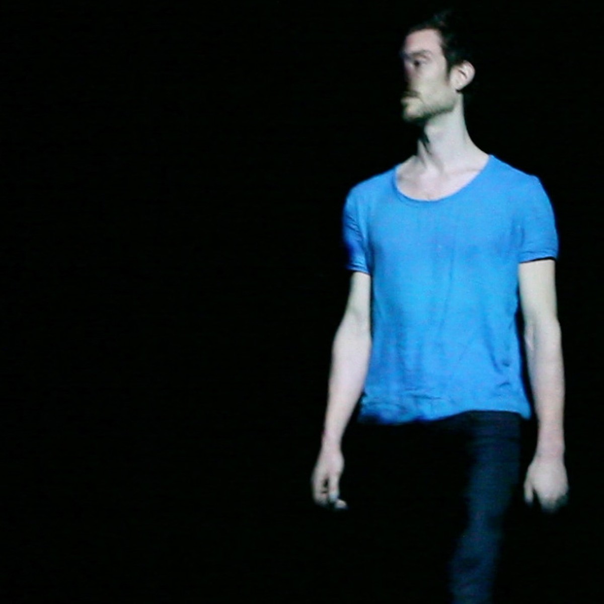 (à) partir / Pièce chorégraphique et lumineuse