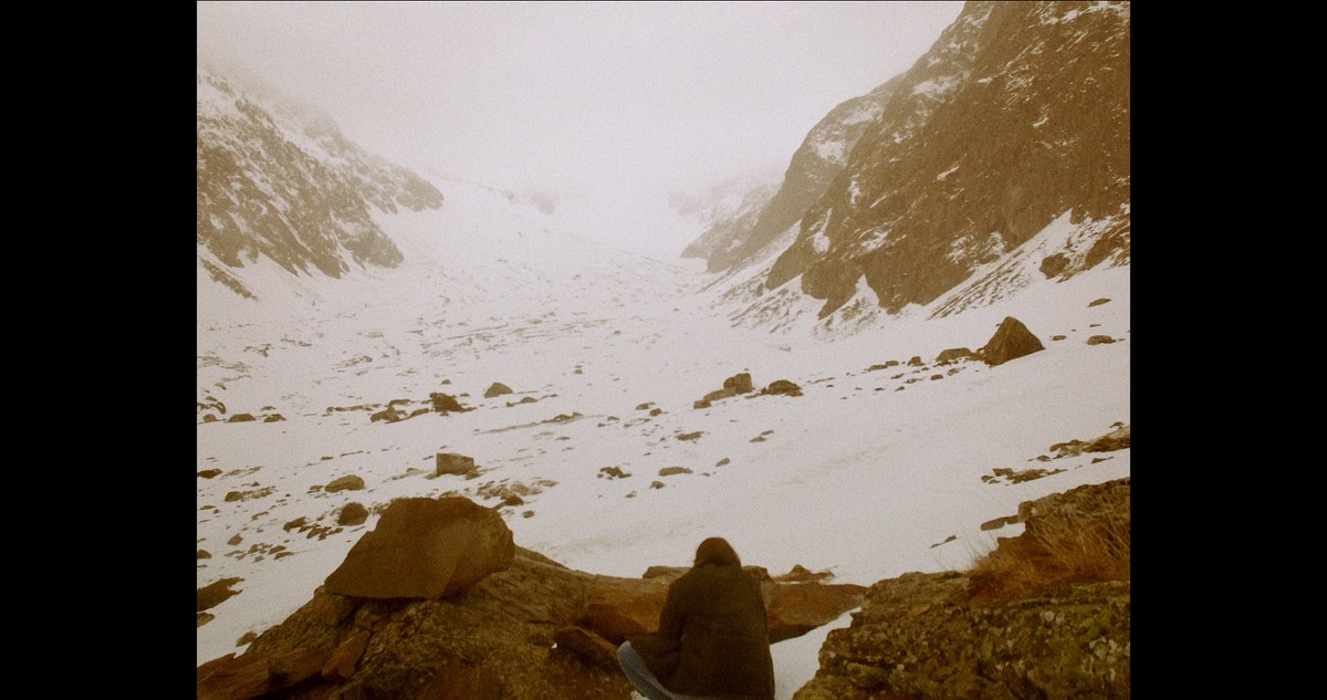 Au-delà du ciel gris