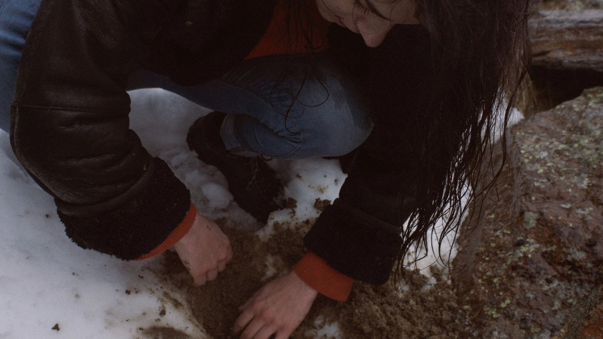 Au-delà du ciel gris