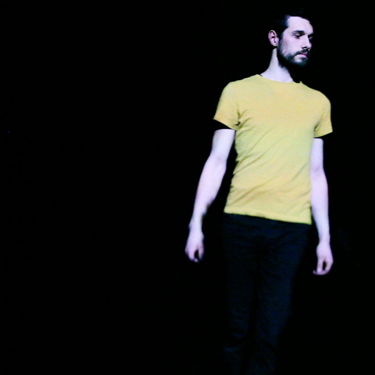 (à) partir / Pièce chorégraphique et lumineuse