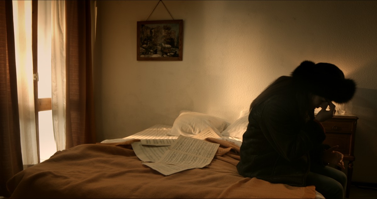 Au-delà du ciel gris