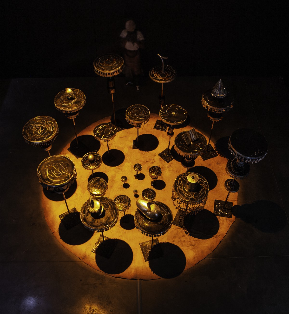 Ati okuku dé imolè (De l'invisible au visible)