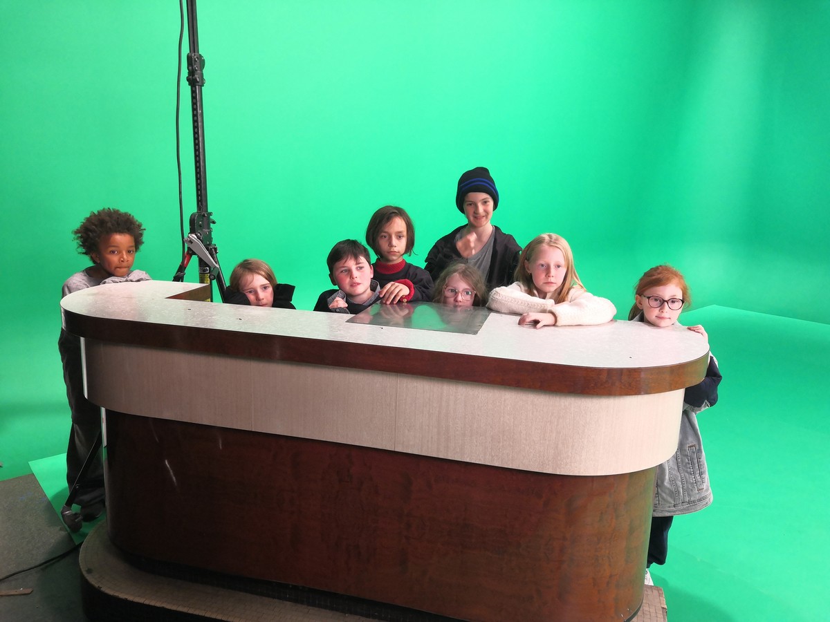 With Our elastic arms we drink deep sea blue to parlaient idéal