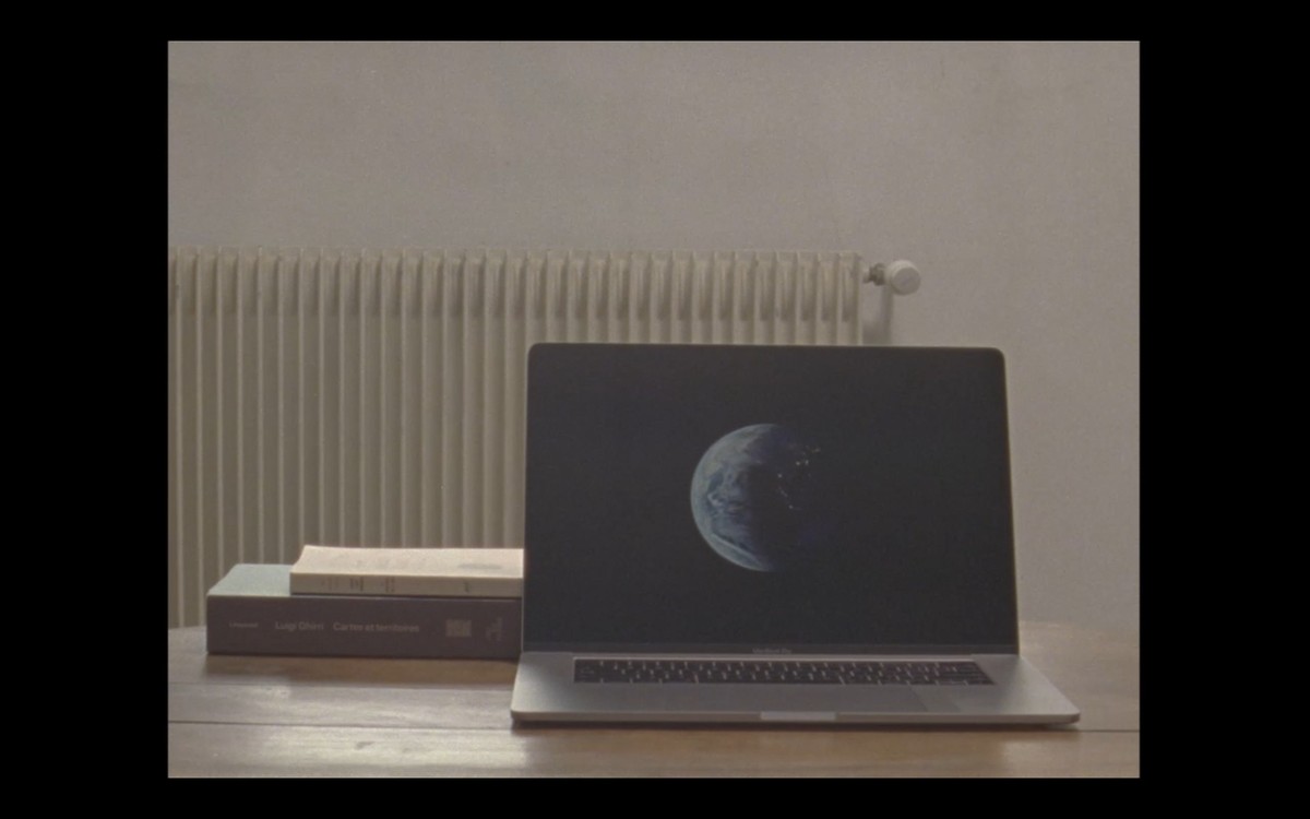 Tout ce qui était proche s'éloigne