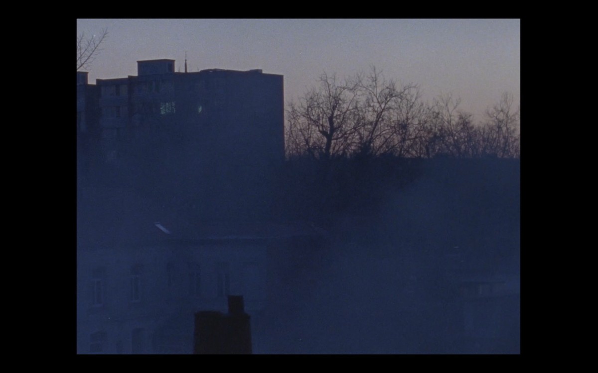 Tout ce qui était proche s'éloigne