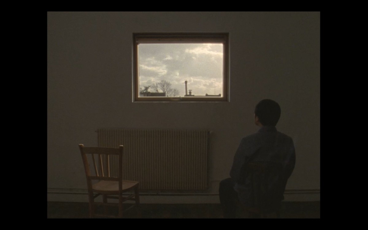 Tout ce qui était proche s'éloigne