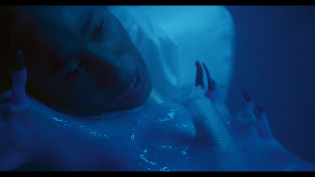 Vospora / A singing empathetic robot-pet