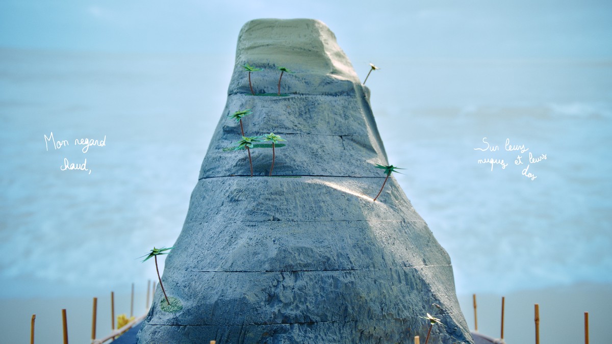 Spectres on the Beach